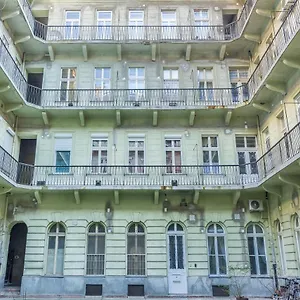  Apartment King93 In Budapest.