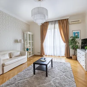  Apartment Gde Karoly Apartmant