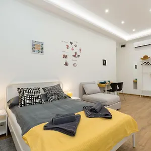  Апартаменты Holidays Downtown